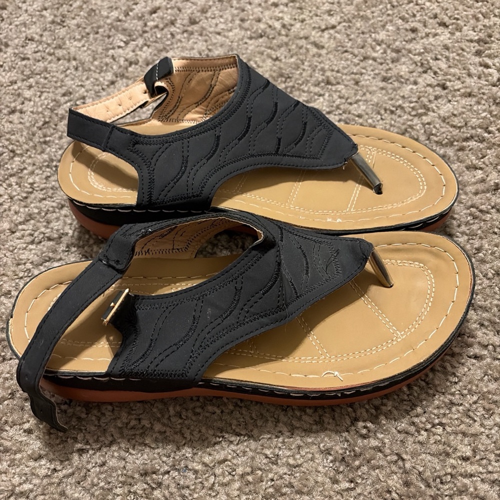 Source Unknown Black and Tan Sandals
